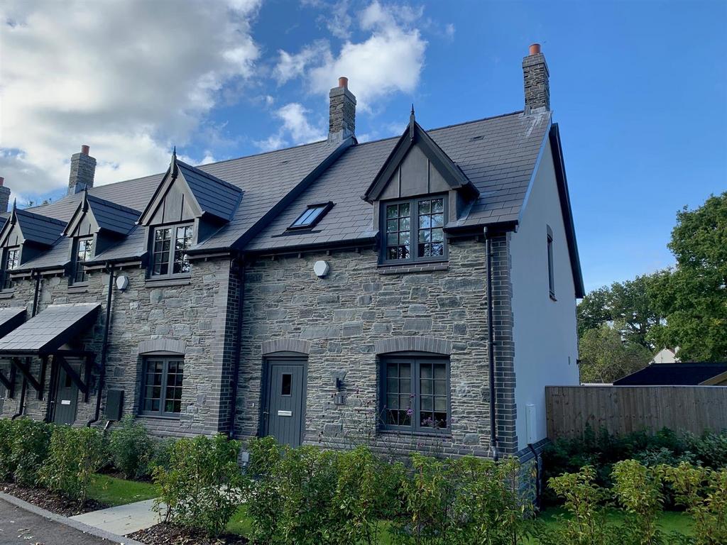 Briscoe Lane, Woodhouse, Loughborough 2 bed end of terrace house for