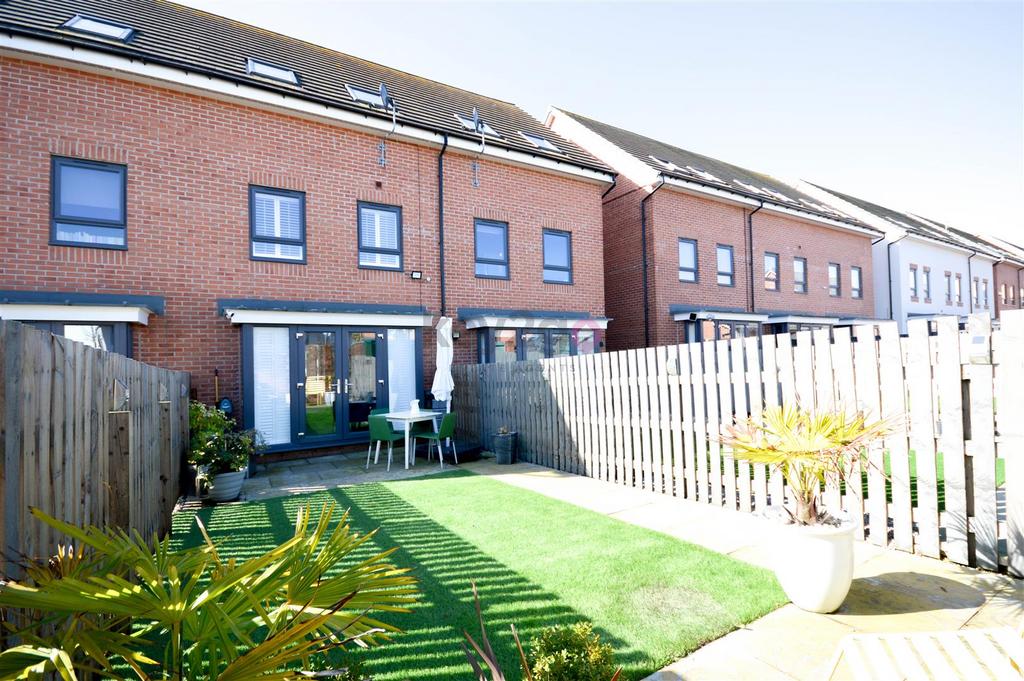 Derwent Chase, Waverley, Rotherham, S60 3 bed townhouse for sale £260,000