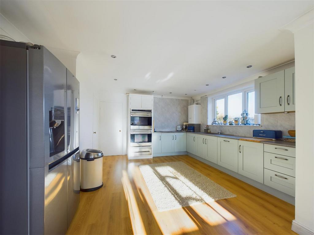 Open plan kitchen/dining room