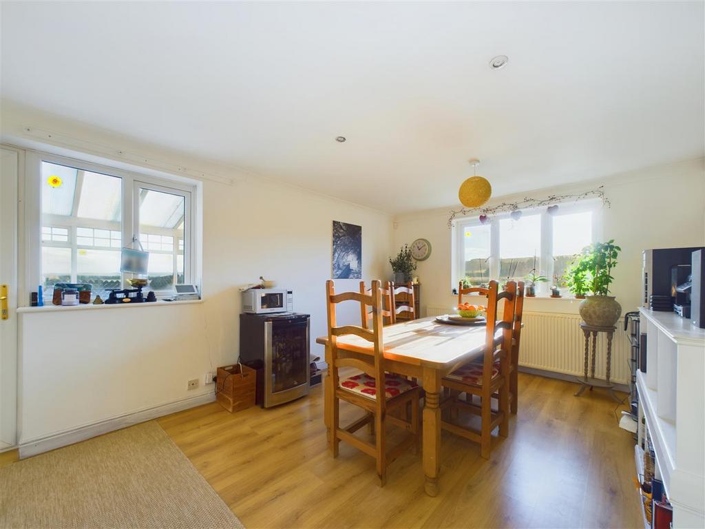 Open plan kitchen/dining room