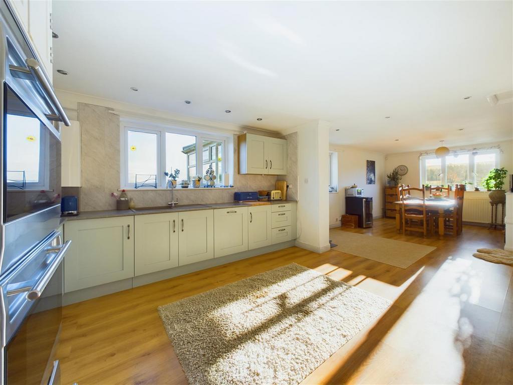 Open plan kitchen/dining room