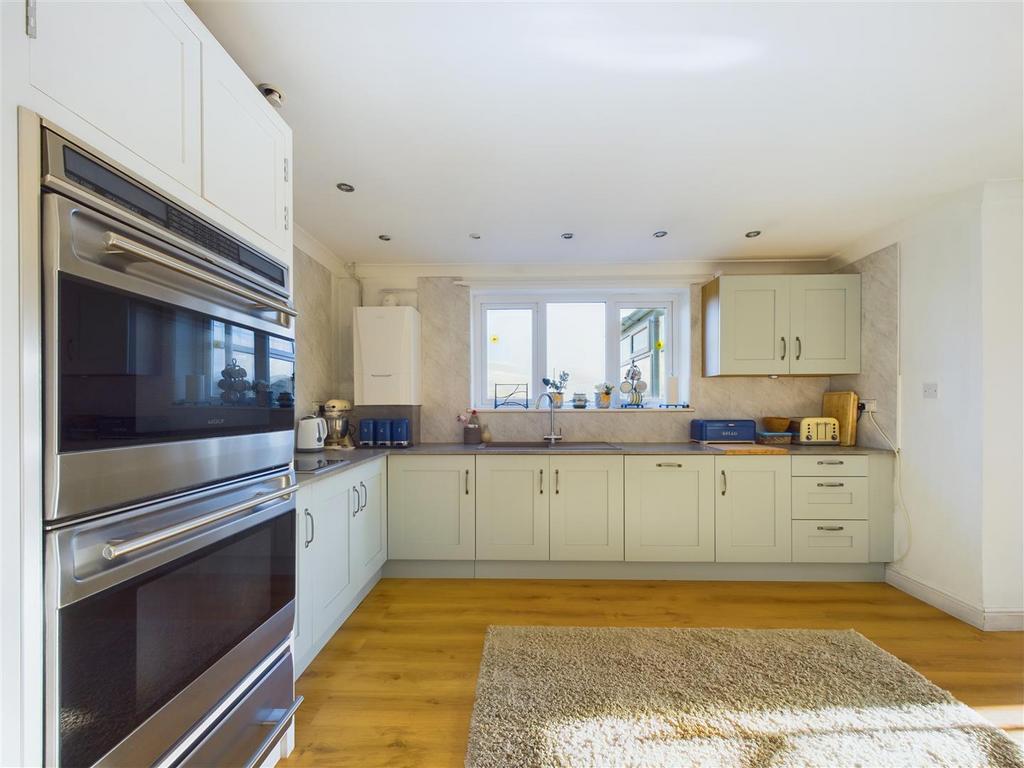 Open plan kitchen/dining room