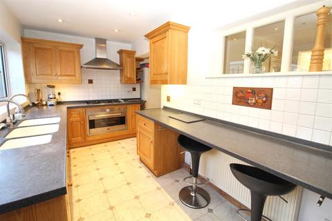 8 Causeway Close, Potters Bar, EN6 5HW