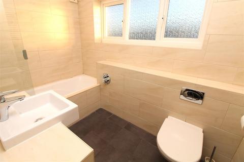 8 Causeway Close, Potters Bar, EN6 5HW