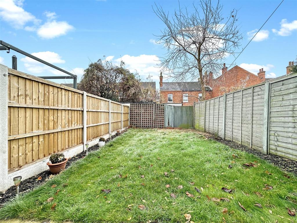 Charles Street, Newark 2 bed end of terrace house for sale £160,000