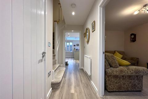 3 bedroom semi-detached house for sale, Marigold Way, Newark