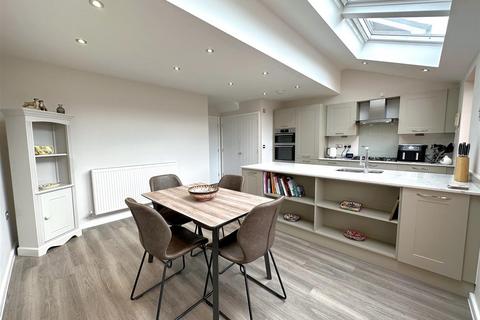 3 bedroom semi-detached house for sale, Marigold Way, Newark