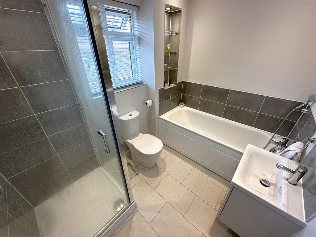 Four-Piece Bathroom 009