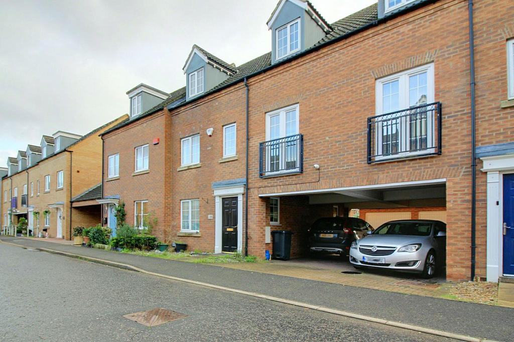 Swan Road, Dereham 4 bed terraced house to rent £1,150 pcm (£265 pw)