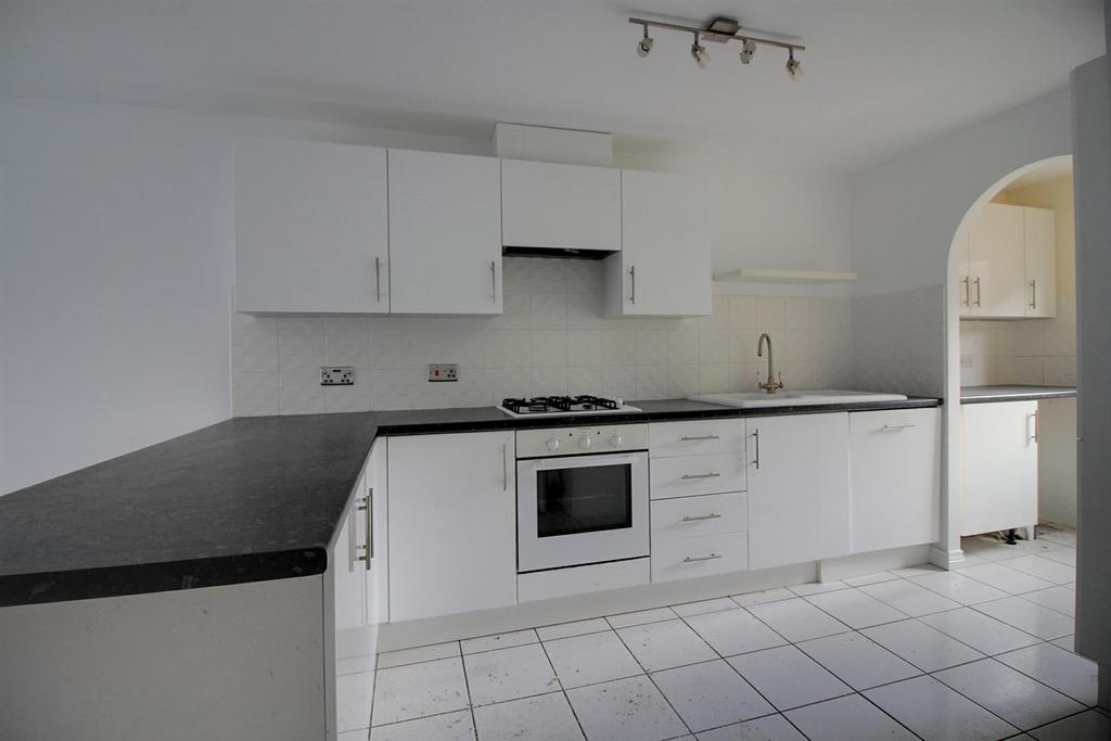 Swan Road, Dereham 4 bed terraced house to rent £1,150 pcm (£265 pw)