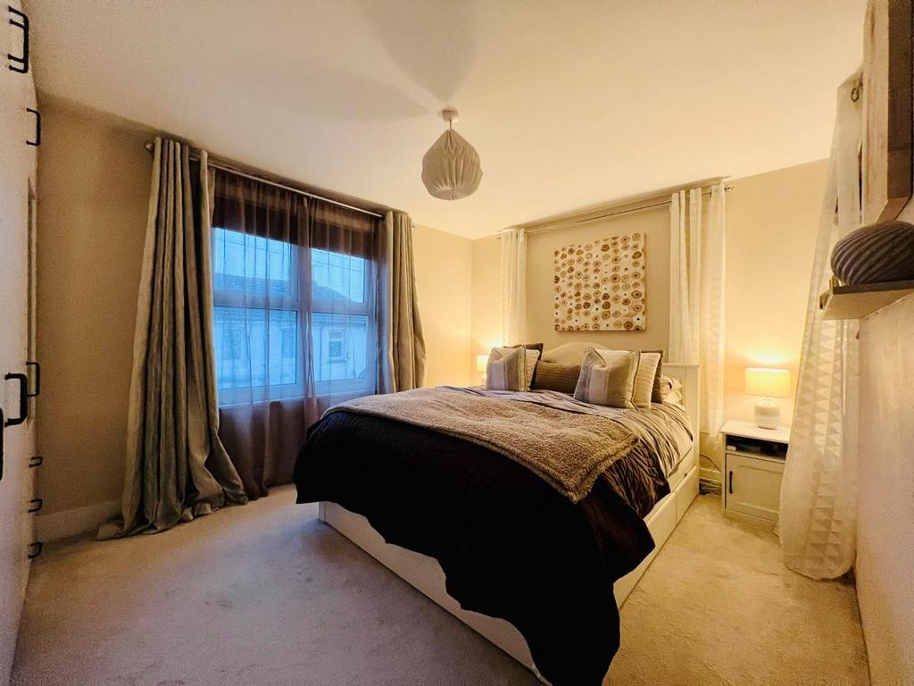 Bedroom 1.jpeg