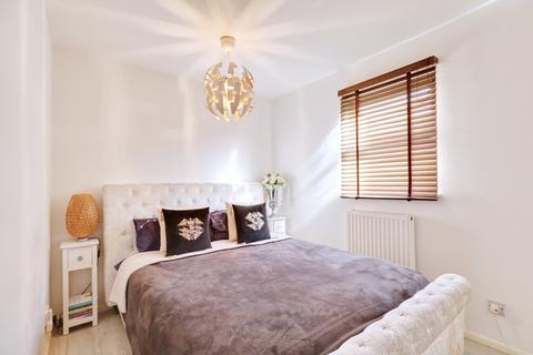 17 Quarry Mews, Purfleet, RM19 1GR