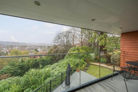 Weymere Farnham Lane, Haslemere, GU27 1EY