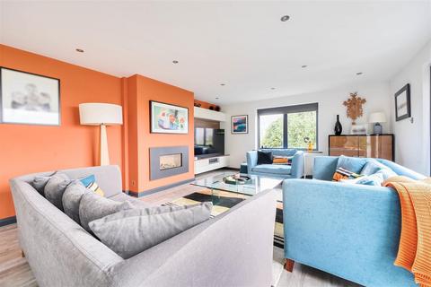 Weymere Farnham Lane, Haslemere, GU27 1EY