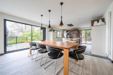 Weymere Farnham Lane, Haslemere, GU27 1EY