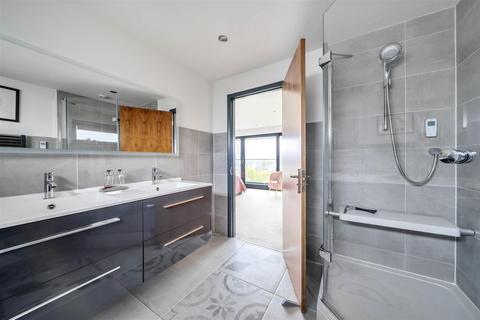 Weymere Farnham Lane, Haslemere, GU27 1EY