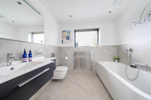 Weymere Farnham Lane, Haslemere, GU27 1EY