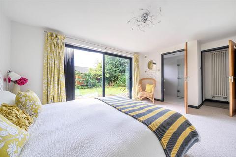 Weymere Farnham Lane, Haslemere, GU27 1EY