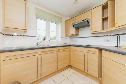 1 bedroom apartment for sale, Goodes Court, Royston, Herts, SG8 5FF