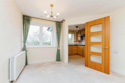 1 bedroom apartment for sale, Goodes Court, Royston, Herts, SG8 5FF