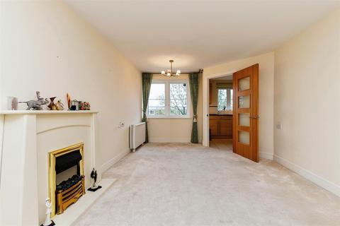 1 bedroom apartment for sale, Goodes Court, Royston, Herts, SG8 5FF