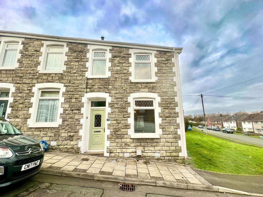 Highland Place, Bridgend, Bridgend County Borough, CF31 1LS 3 bed end