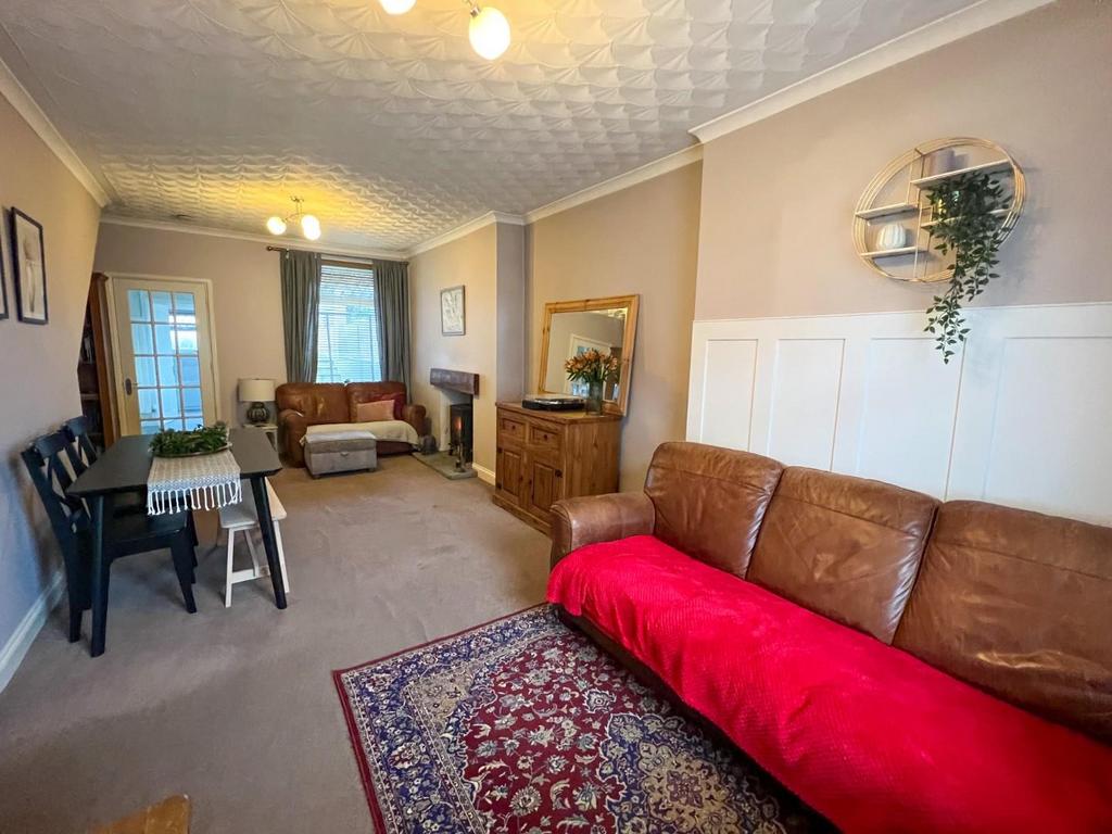 Highland Place, Bridgend, Bridgend County Borough, CF31 1LS 3 bed end