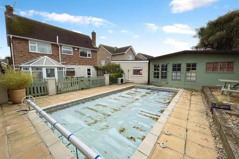 8 Dean Croft, Herne Bay, CT6 7DU