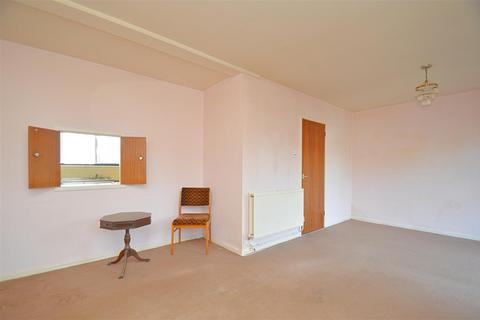 3 bedroom end of terrace house for sale - IN NEED OF RENOVATION * APSE HEATH