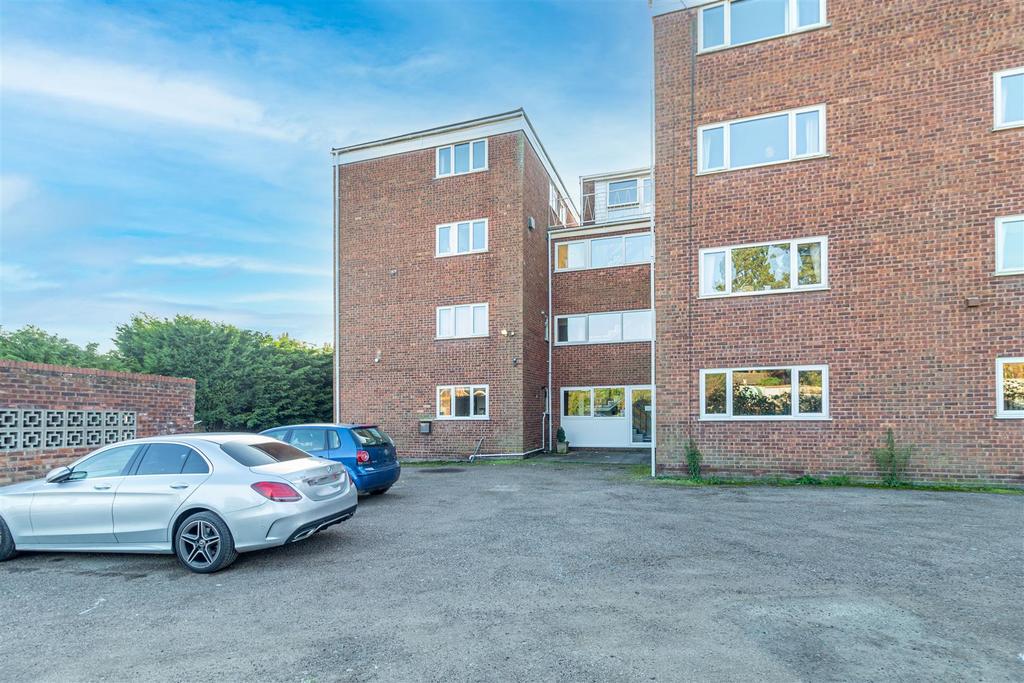 The Hill Avenue, Worcester 2 bed apartment for sale £149,950
