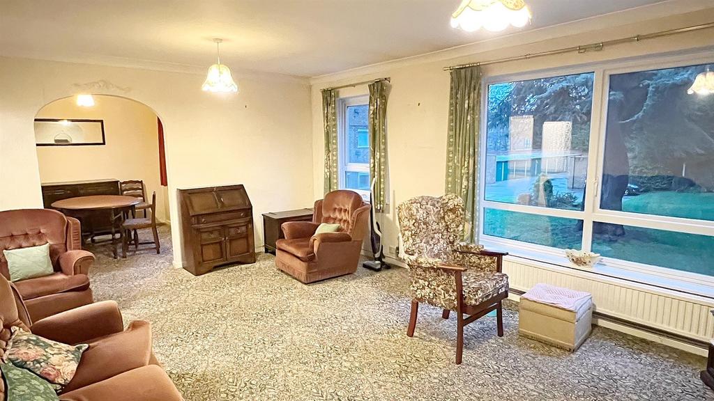 Cedarwood, Four Oaks Road, Four Oaks 2 bed property for sale £235,000