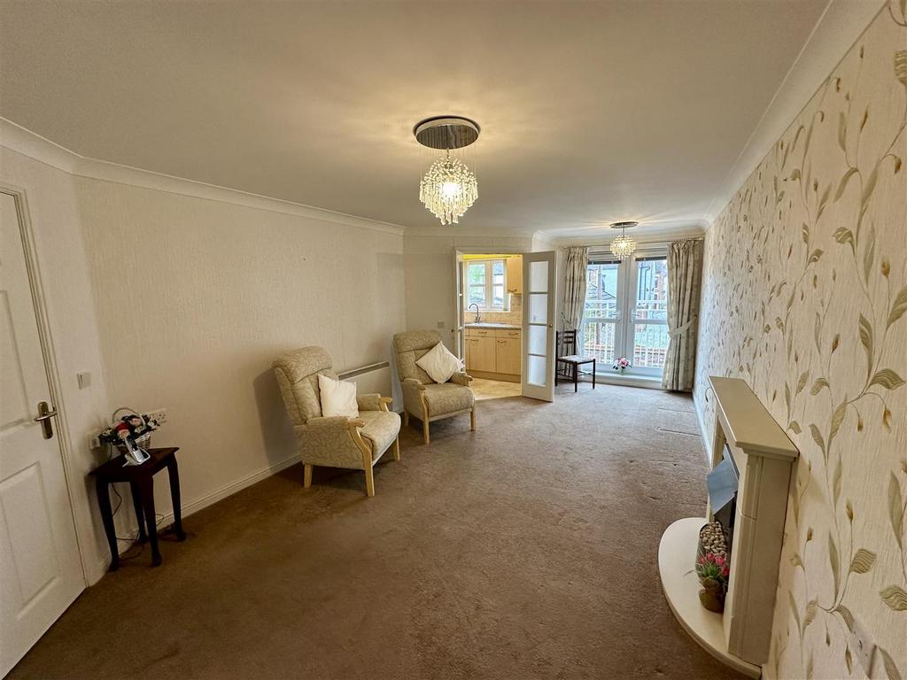 Lounge/Dining Room