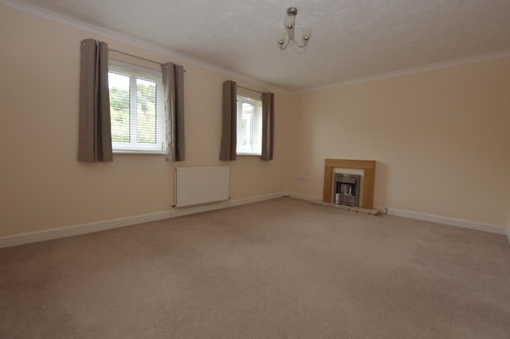 Somer Court, Midsomer Norton 2 bed flat £850 pcm (£196 pw)