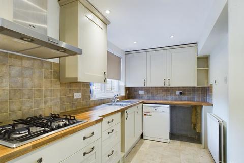 4 bedroom semi-detached house to rent, Grenville Road, New Addington, Croydon
