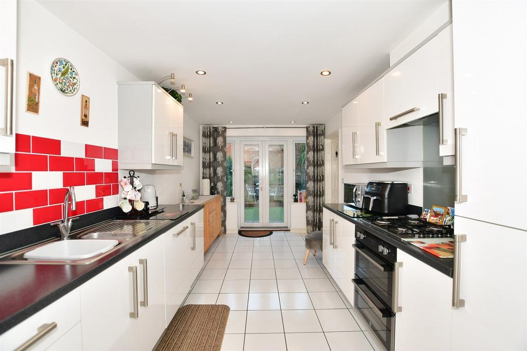 Melrose Close, Loose, Maidstone, Kent 3 bed end of terrace house for