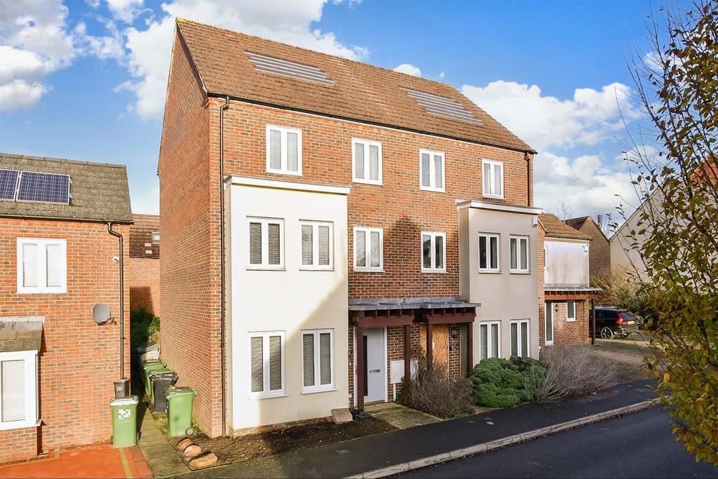 Melrose Close, Loose, Maidstone, Kent 3 bed end of terrace house for