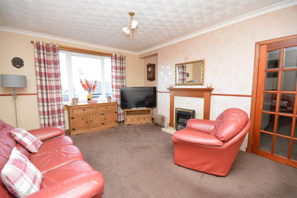 Main Street, Bainsford, Falkirk, Stirlingshire, FK2 7PA 3 bed flat for
