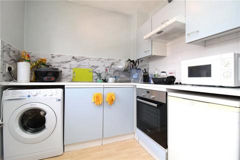 Studio to rent, Ealing Road, Brentford, TW8