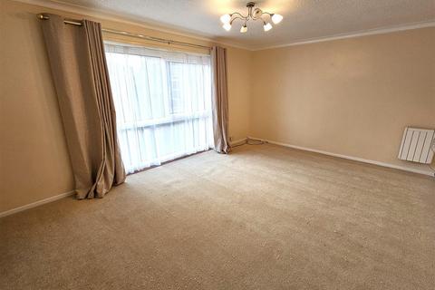 2 bedroom flat to rent - Park Wood Court, Walsall Road, Four Oaks, Sutton Coldfield, B74