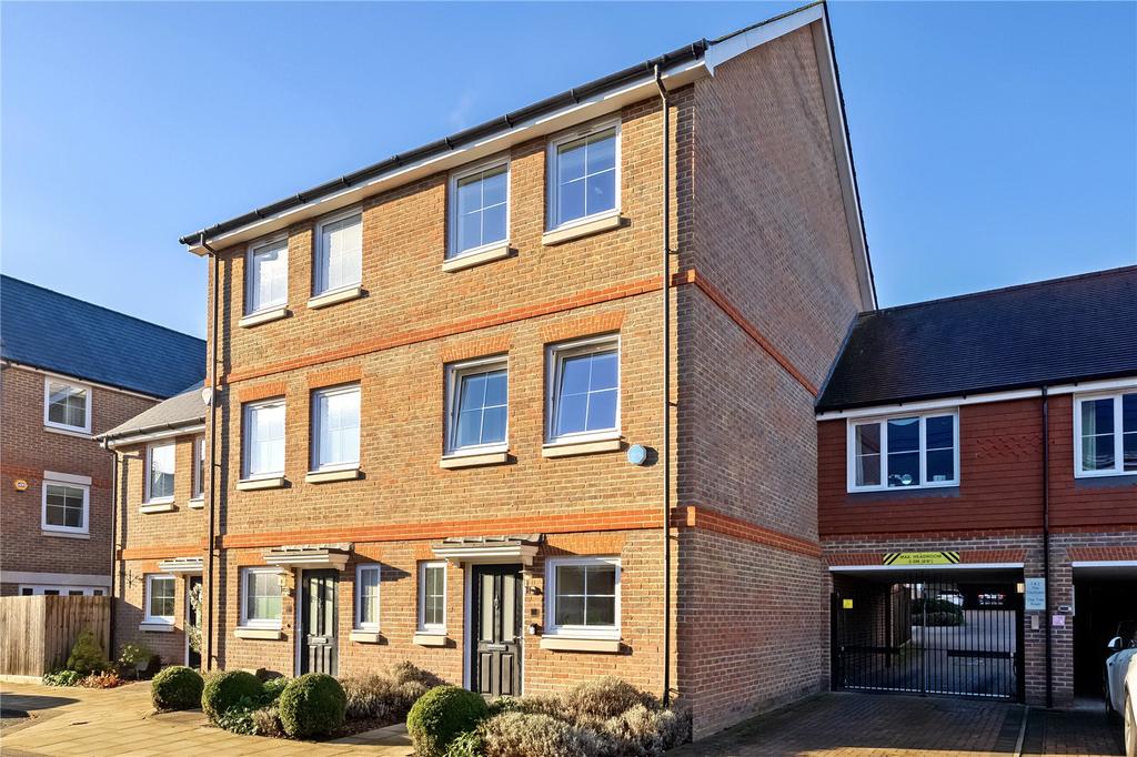 Yew Tree Road, Dunton Green, Sevenoaks, Kent 4 bed end of terrace house