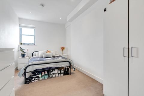 3 bedroom apartment to rent - Upper Street, Islington, London, N1