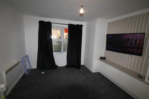 1 bedroom flat for sale, Nuffield Court, TW5