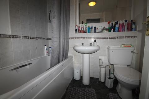 1 bedroom flat for sale, Nuffield Court, TW5