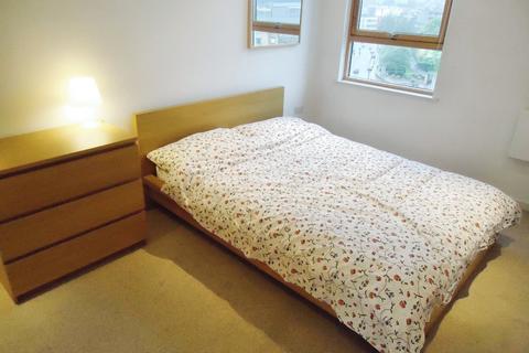 2 bedroom flat to rent, Gateway North, Crown Point Road, Leeds, LS9