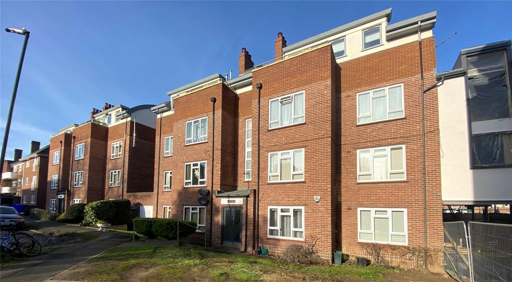 Sussex Lodge, Courtlands, Maidenhead... 1 bed apartment £1,300 pcm (£