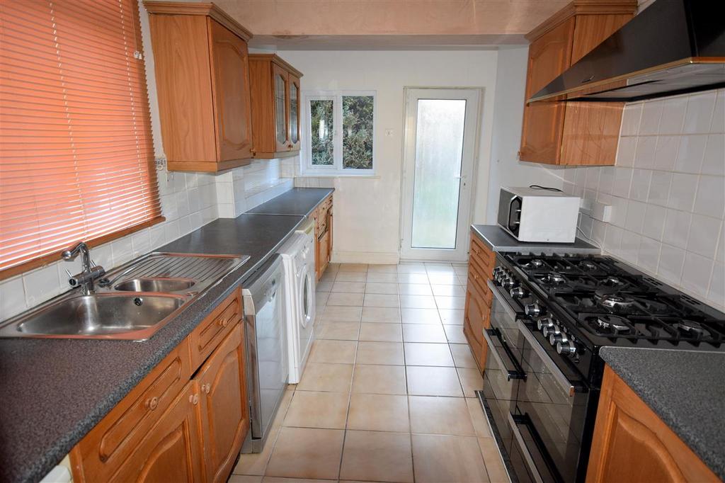North Avenue, Chelmsford 3 bed semidetached house for sale £325,000