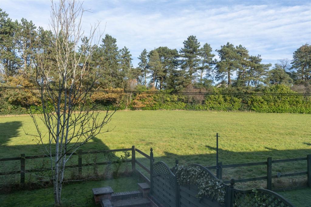 Old Birmingham Road, Marlbrook, Bromsgrove, B60 1NU 3 bed barn