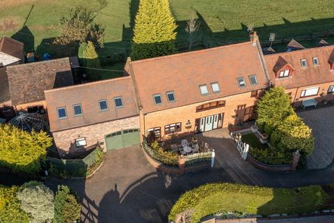 3 bedroom barn conversion for sale, Old Birmingham Road, Marlbrook, Bromsgrove, B60 1NU