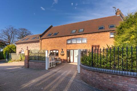 3 bedroom barn conversion for sale, Old Birmingham Road, Marlbrook, Bromsgrove, B60 1NU