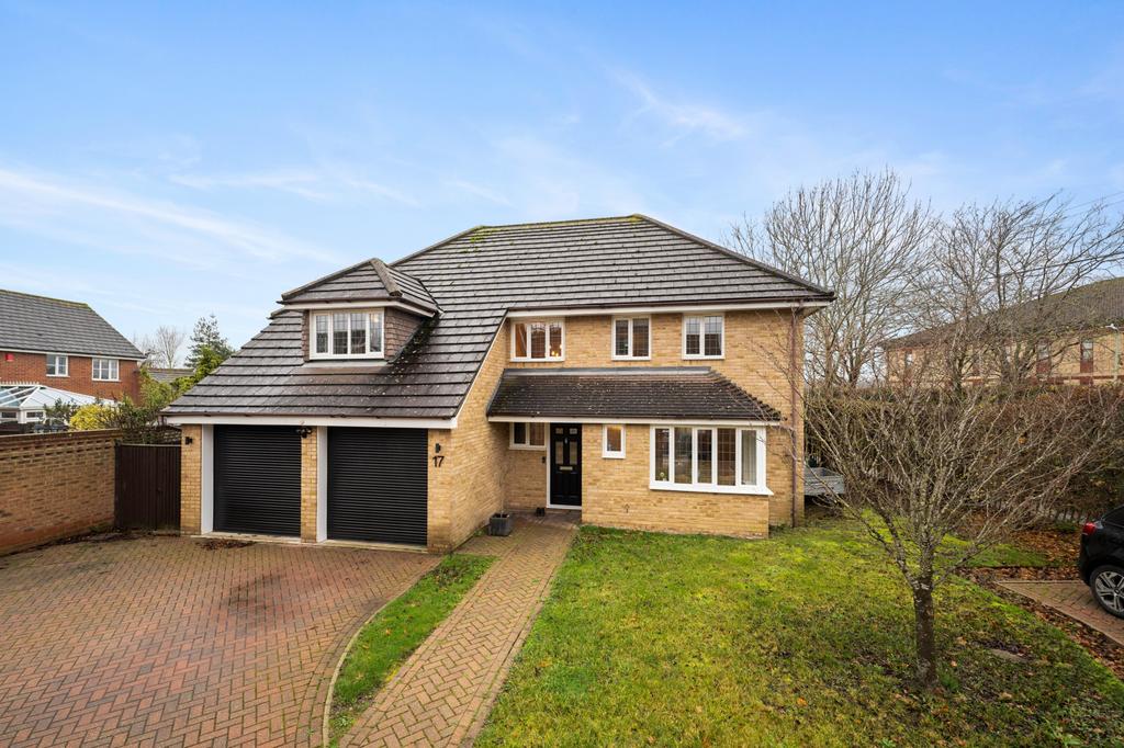 Hadrian Gardens, Knights Park, TN23 3PH 5 bed detached house for sale
